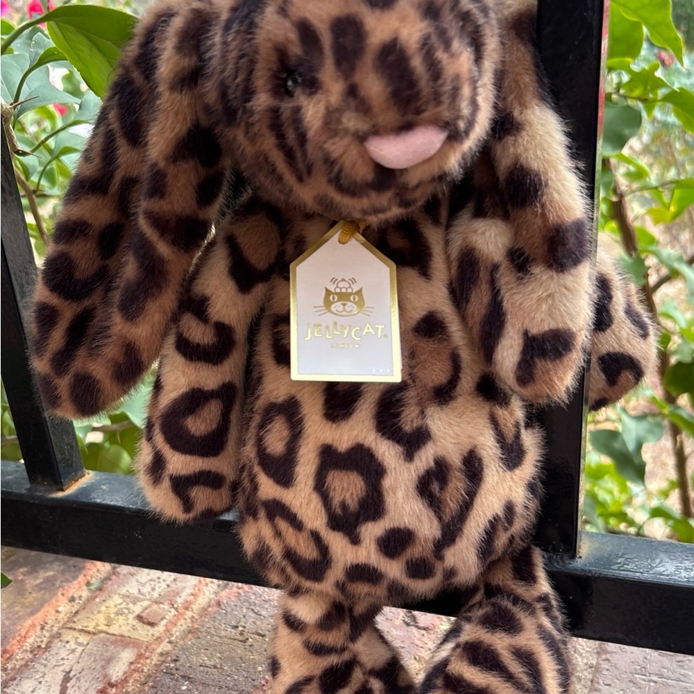 Jellycat COBBLEHOP BUNNY EXCLUSIVE Ruby Cruiser in-hand  Authentic NWT dust bag - Picture 9 of 11